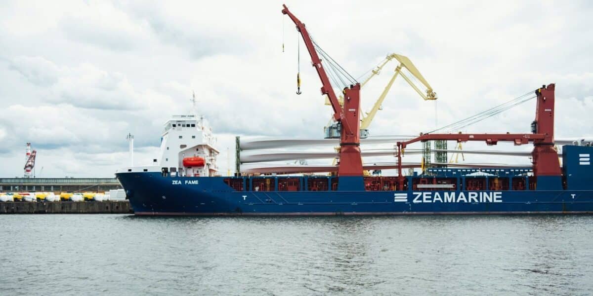Beyond Borders: International Shipping Solutions for Global Businesses - Navigating Logistics with Confidence