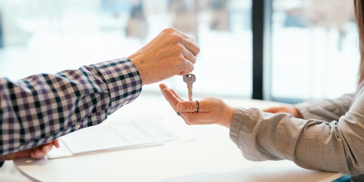 How Illinois Homeowners Can Save Money on Real Estate Commissions by Selling to a Local Home Buyer