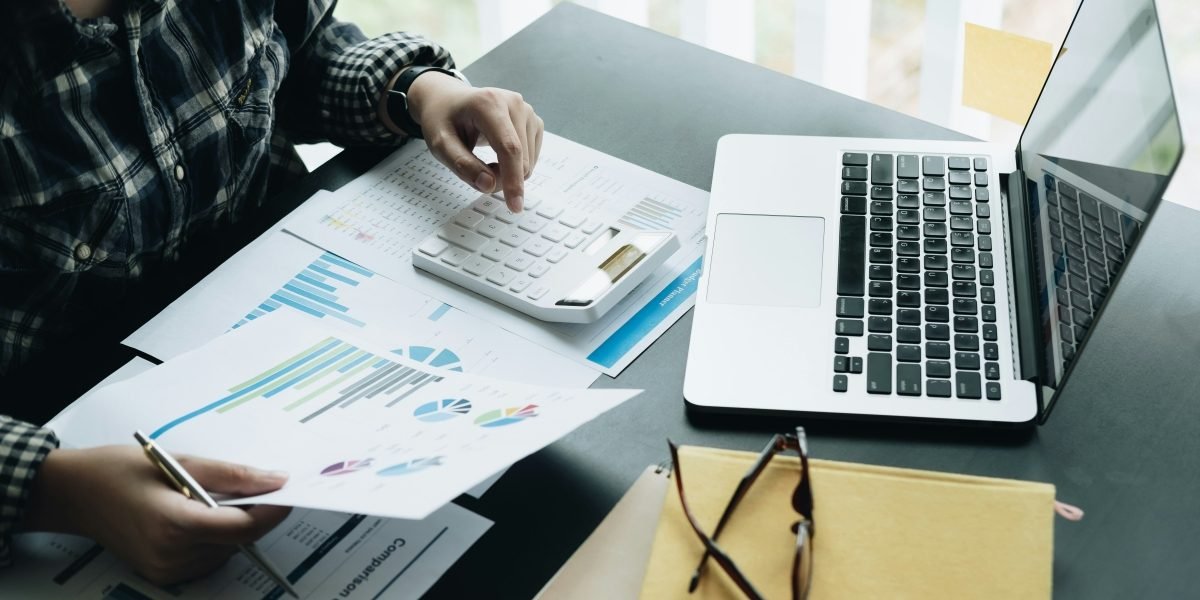 The Seasonal Business Funding Calendar and A Month-by-Month Guide to Managing Cash Through Peaks and Valleys